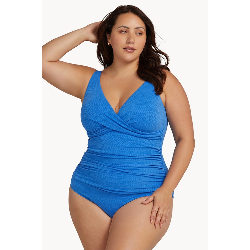 Nefertiti Delacroix One Piece